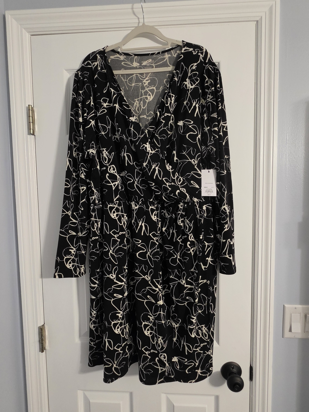 Nine West Black and White Floral Wrap-Style Long Sleeve Dress NWT, 2X